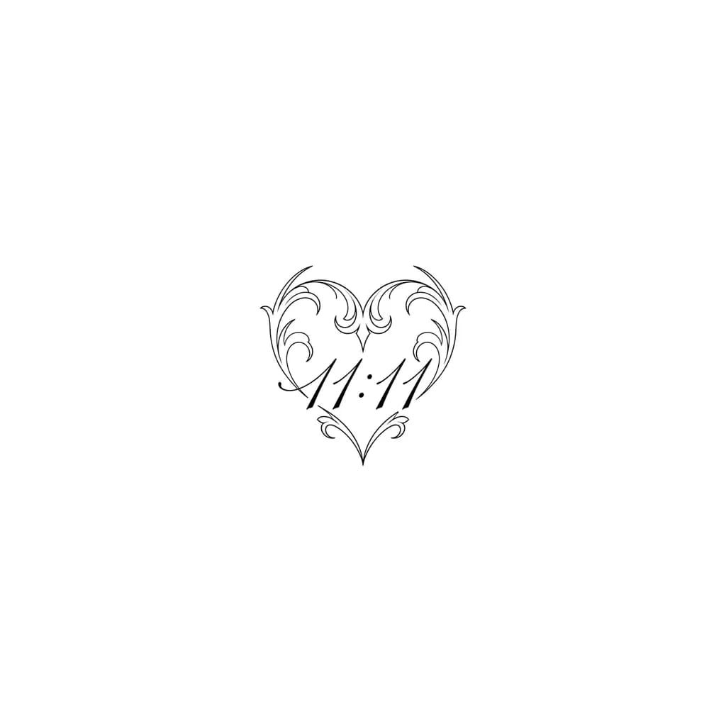 Algo que combine con 11:11 letra cursiva un estilo de corazón tipo gótico pero fino y delicado estilo minimalista linea fina