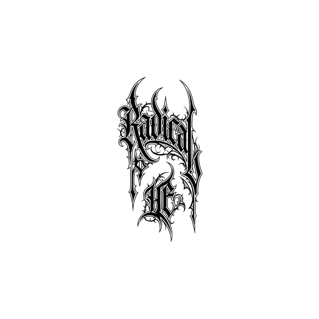 Es un tatuaje que va en la parte de arriba de la rodilla, va al rededor de la rodilla en media luna o en arco, quiero que las letras sean tipo góticas, que las letras sean más unidas, delgadas, con picos y que casi no se entiendan